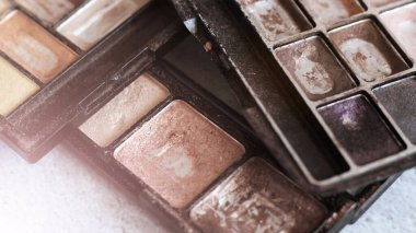 Renkli göz farı paleti. Makyaj arkaplanı