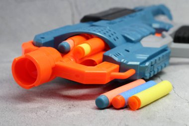 Köpük kurşun ve silah oyuncağı, köpük bazlı silahlar çok yakın.