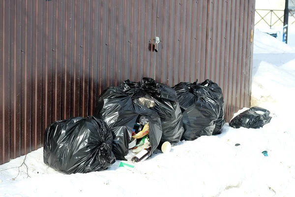a lot of garbage in the street, winter