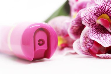 Eve gitmek için beyaz aromalı sprey oda spreyi ve pembe orkide.