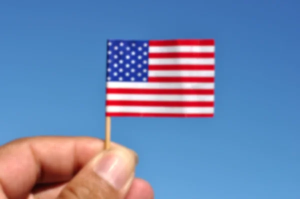 Bandeira americana desfocada para o fundo do dia da independência de 4 de julho — Fotografia de Stock