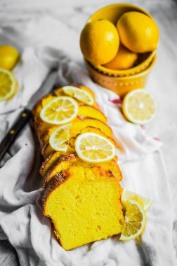 limonlu kek rustik zemin üzerine
