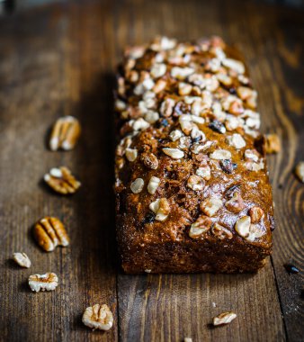 ahşap zemin üzerine ev yapımı somun kek