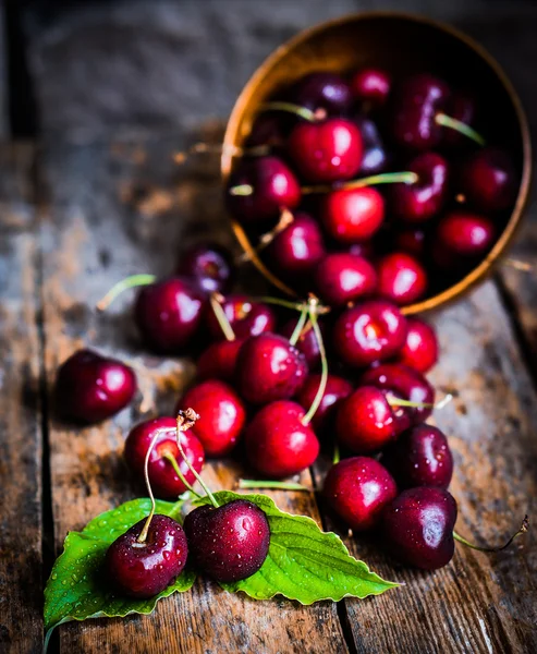 Cherries on rustic wooden background — Stock Photo, Image