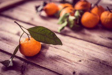 Rustik zemin üzerine mandalina