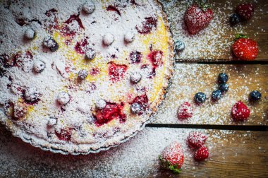 Berry Tart ahşap tablo