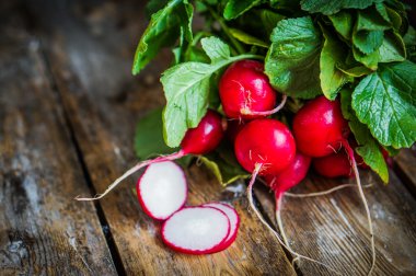 Turp rustik ahşap zemin üzerine