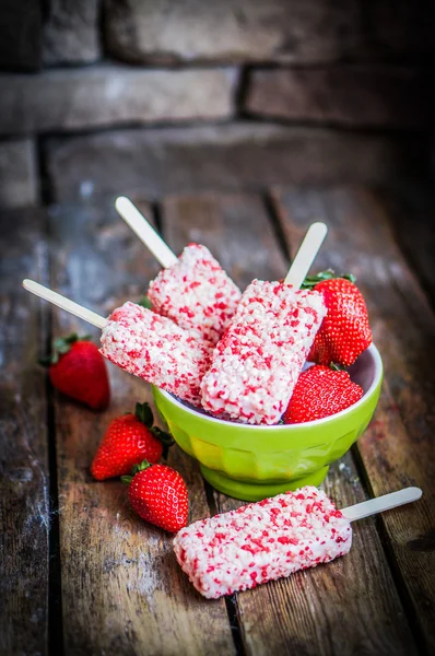 Strawberry ice cream on wooden background — Stock Photo, Image