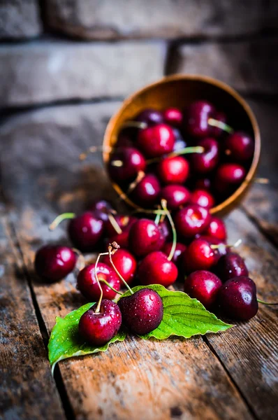 Cherries on rustic wooden background — Stock Photo, Image