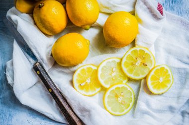 rustik zemin üzerine limon