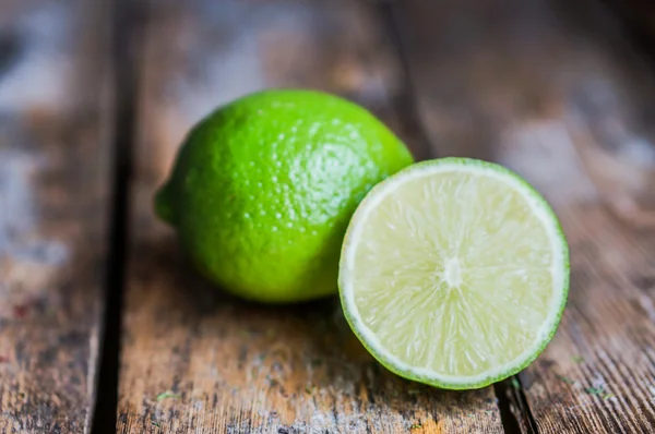 ahşap zemin üzerine kireç