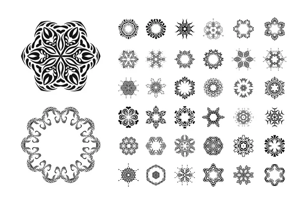 Conjunto de ornamento redondo mandala — Vector de stock