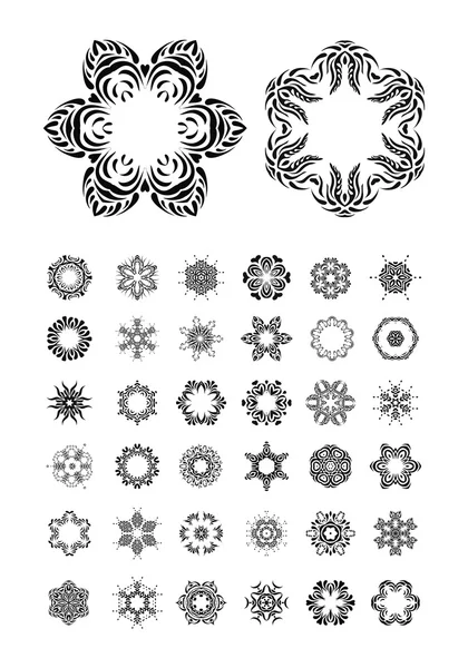 Copos de nieve decorativos dibujados a mano, elementos de diseño —  Fotos de Stock