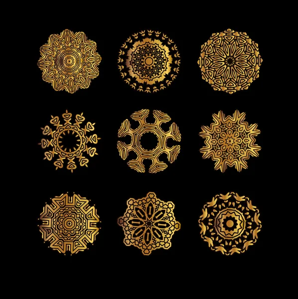 Mandala or sur fond noir — Image vectorielle