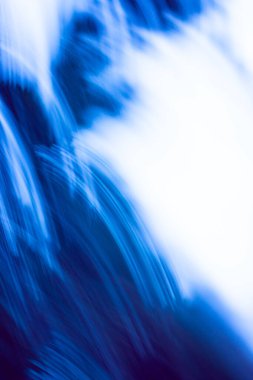 Bulanık bileşim gizli hareket ve gerilimi akla getiriyor. Odaklanmamış bir arkaplan ya da soyut bulanık bir arka plaka gibi mükemmel..