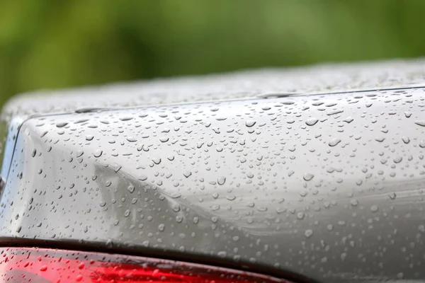 Gotas Agua Goteando Una Superficie Coche Negro — Foto de Stock