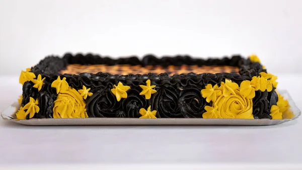 Creative Sweet Cake Decorated Leopard Print Black Yellow Details — Stock Photo, Image