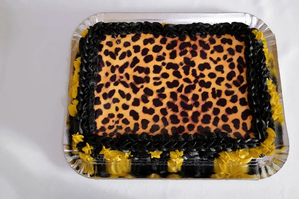 Creative Sweet Cake Decorated Leopard Print Black Yellow Details — Stock Photo, Image