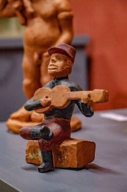 Goiania, Goias, Brasil - 02 01 2019: Goiano Öğretmen Zoroastro Artiaga 'da insan figürünün küçük bir heykeli