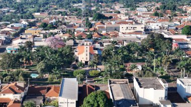 Cassilandia, Mato Grosso do Sul, Brezilya - 04 05 2024: Sao Jose Meydanı hava manzarası