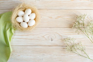 Yumurta ile ahşap arka plan