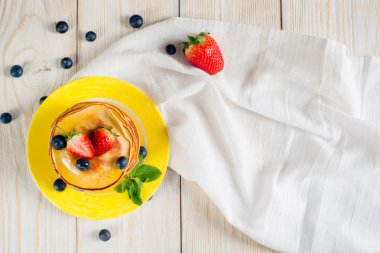 beyaz arkaplanda gözlemeler