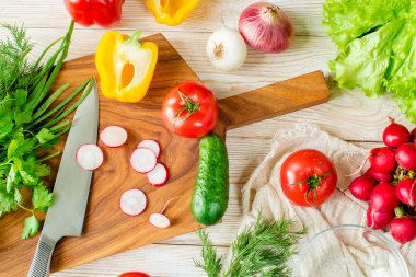 Yemek yiyecek arka plan. Sebze doğrama tahtası üzerinde