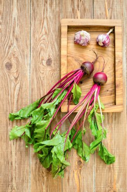 pancar sebze ahşap tepsi üzerinde bir üst kısımları ile