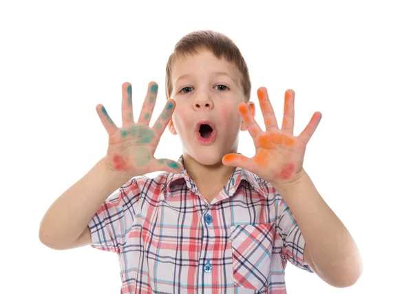 Sjungande pojke med färgglada målade fingrar spridning Royaltyfria Stockfoton