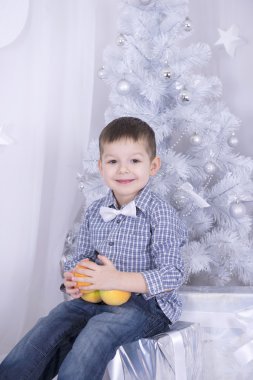 Çocuğu tutun portakal