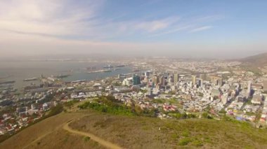 Cape Town 4k Uhd hava liman ve görüntüleri sinyal tepe tepe şehirden. Bölüm 2 / 3