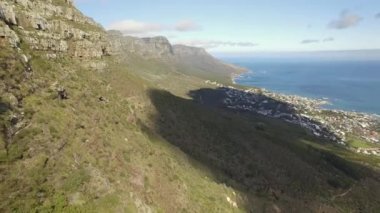 Cape Town 4k Uhd hava tablo dağ Oniki Havariler zirveleri ve görüntüleri Camps Bay. Bölüm 1 / 3
