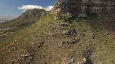 Cape Town şehir 4k Uhd hava görüntülerini tablo dağ Kloof köşe. Bölüm 3 / 3