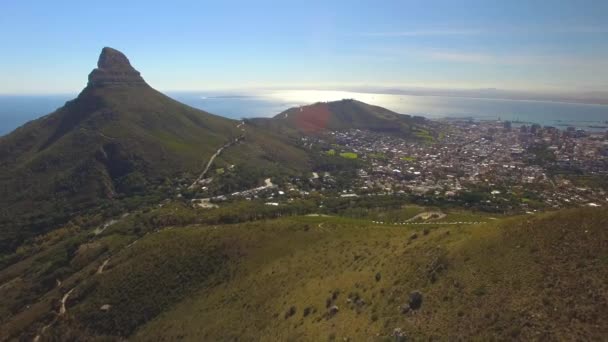 Kapské město město 4k Uhd letecké záběry vrchol hory Lions hlavu & Signal Hill. Část 2 ze 3 — Stock video