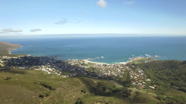Cidade do Cabo 4K UHD imagens aéreas da praia de Camps Bay. Parte 1 de 2 — Vídeo de Stock