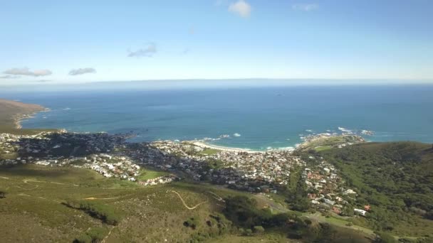 Cidade do Cabo 4K UHD imagens aéreas da praia de Camps Bay. Parte 2 de 2 — Vídeo de Stock