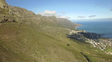 Cape Town 4k Uhd tablo sıradağlarının Oniki Havariler havadan görüntüleri. Bölüm 2 / 3
