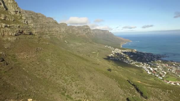 Cidade do Cabo 4K UHD imagens aéreas de Table Mountain Twelve Apostles Peaks. Parte 1 de 3 — Vídeo de Stock