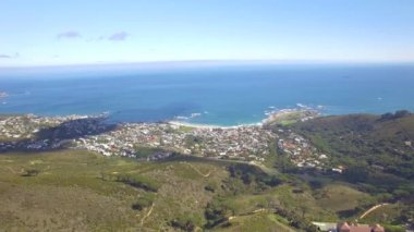 Cape Town şehir 4k Uhd hava görüntülerini Camps Bay beach. Bölüm 2 / 2