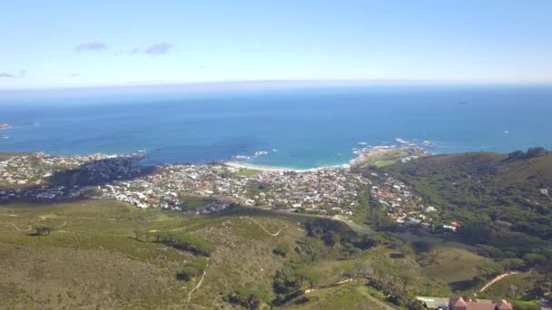 Cidade do Cabo 4K UHD imagens aéreas da praia de Camps Bay. Parte 2 de 2 — Vídeo de Stock