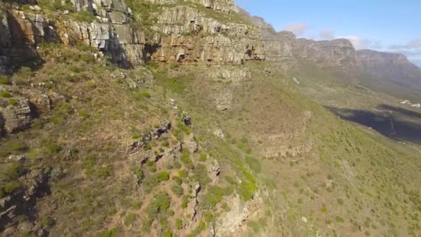 Кейптаун 4K UHD воздушные кадры Table Mountain Twelve Apostles Peaks. Часть 2 из 3 — стоковое видео