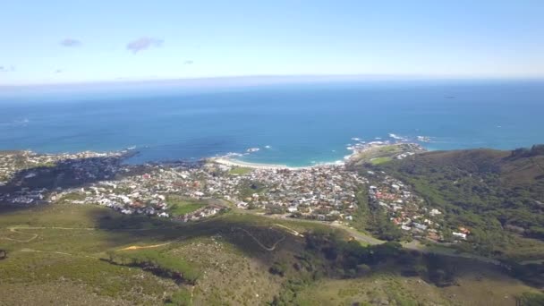 Cidade do Cabo 4K UHD imagens aéreas da praia de Camps Bay. Parte 1 de 2 — Vídeo de Stock