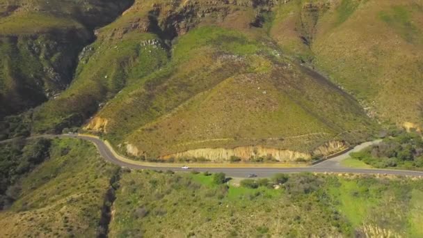 Chapmans Peak Drive 4K UHD metraje aéreo de paso de carretera de montaña. Ciudad del Cabo Sudáfrica. Parte 2 de 3 — Vídeos de Stock