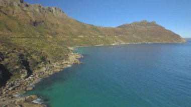 Kıyı şeridi Yarımadası'nın Chapmans en yüksek sürücü 4k Uhd havadan görüntüleri. Cape Town Güney Afrika. Bölüm 1 / 3