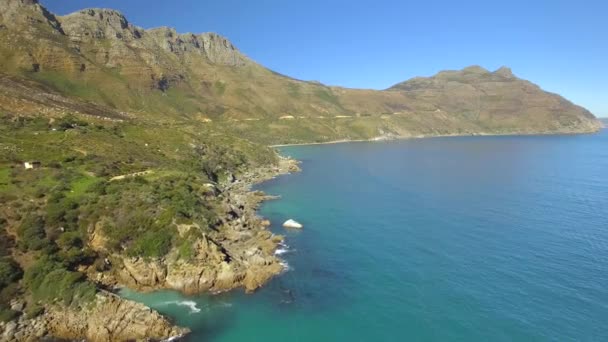 Kıyı şeridi Yarımadası'nın Chapmans en yüksek sürücü 4k Uhd havadan görüntüleri. Cape Town Güney Afrika. Bölüm 3 / 5 — Stok video