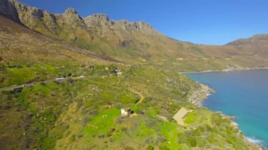 Chapmans en yüksek sürücü 4k Uhd dağ cliff kıyı şeridi hava görüntüleri. Cape Town Güney Afrika. Bölüm 4 / 5