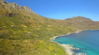 Chapmans en yüksek sürücü 4k Uhd dağ cliff kıyı şeridi hava görüntüleri. Cape Town Güney Afrika