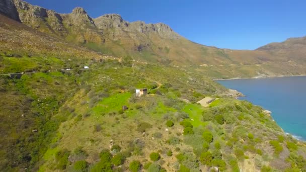 Chapmans Peak Drive 4K UHD imagens aéreas da costa do penhasco da montanha. Cidade do Cabo África do Sul. Parte 3 de 5 — Vídeo de Stock