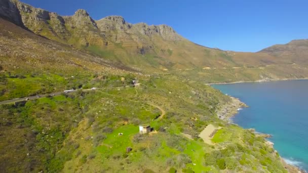 Chapmans en yüksek sürücü 4k Uhd dağ cliff kıyı şeridi hava görüntüleri. Cape Town Güney Afrika. Bölüm 4 / 5 — Stok video