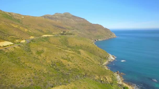 Chapmans Peak Drive 4K UHD imagens aéreas da costa do penhasco da montanha. Cidade do Cabo África do Sul. Parte 4 de 4 — Vídeo de Stock